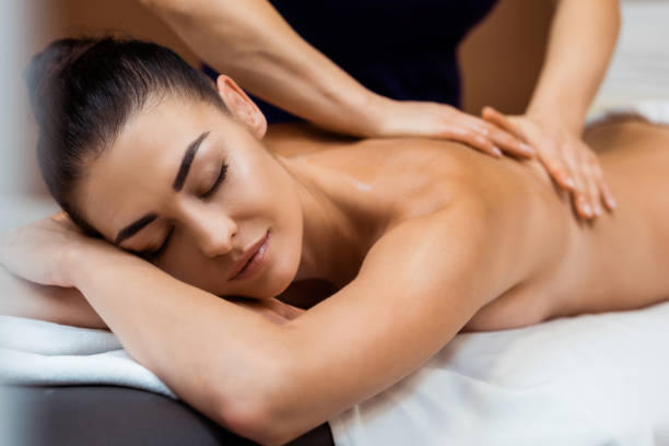 masaż pleców,masażysta, masaż wrocław, masaż leczniczy, masaż relaksacyjny